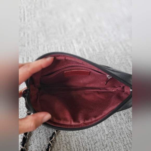 CHANEL Cambon Black Quilted Lambskin Leather Pochette - Picture 7 of 10